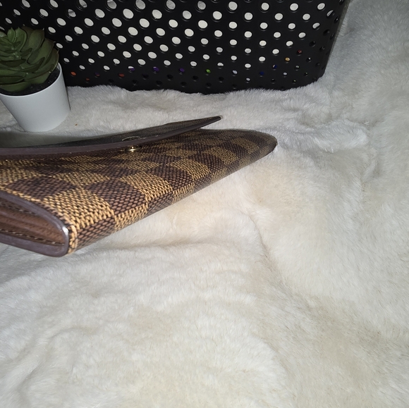 LOUIS VUITTON Damier Ebene Sarah Wallet - Picture 5 of 15